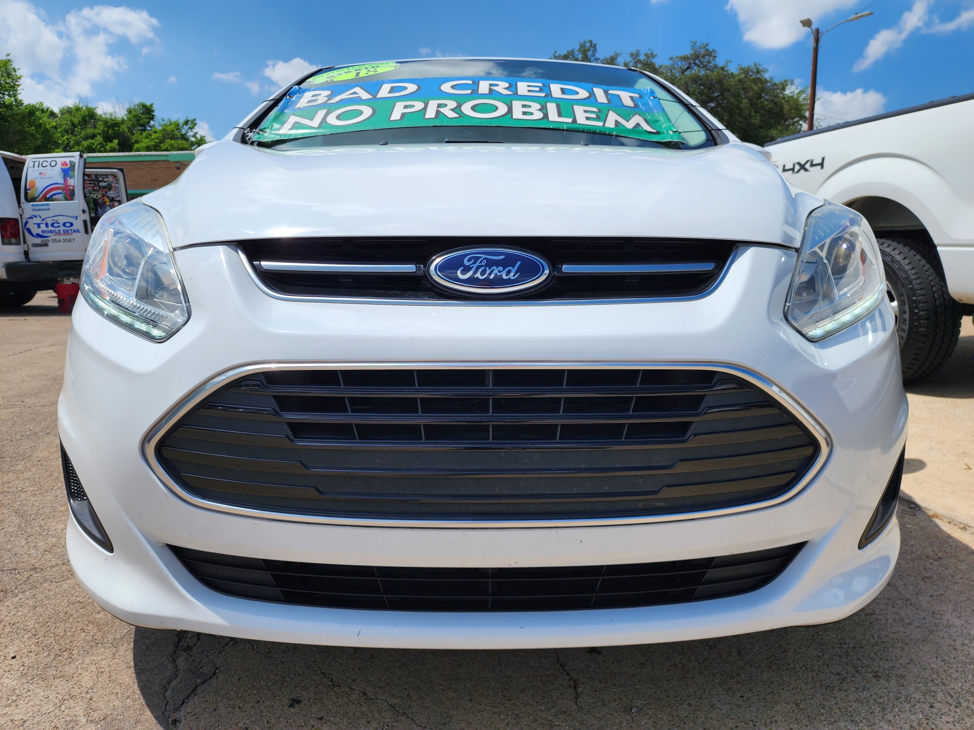 2018 DIAMOND WHITE Ford C-Max Hybrid SE (1FADP5AU8JL) with an 2.0L L4 DOHC 16V HYBRID engine, CVT transmission, located at 2660 S.Garland Avenue, Garland, TX, 75041, (469) 298-3118, 32.885551, -96.655602 - Welcome to DallasAutos4Less, one of the Premier BUY HERE PAY HERE Dealers in the North Dallas Area. We specialize in financing to people with NO CREDIT or BAD CREDIT. We need proof of income, proof of residence, and a ID. Come buy your new car from us today!! This is a Super Clean 2018 FORD C-MAX - Photo #9